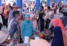 Bazar Ramadan DWP PKP Palembang Bantu Warga Dapat Sembako Murah