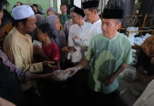 Pemkot Palembang dan Lazisnu Sumsel Bagi Takjil Ramadan