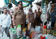 Sidak Pasar, Pemkab Banyuasin Pastikan Stok Pangan Aman jelang Lebaran