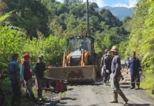 PGE Lumut Balai Perbaiki Jalan Rusak Desa Babatan