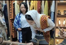 Kunjungi Kriya Sriwijaya, Wamendag Puji Wastra Palembang