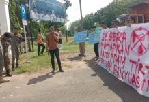 Aksi Mahasiswa Tuntut Transparansi Penyidikan PDAM Tirta Betuah