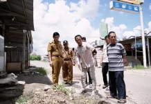 Sistem Drainase di Sukajadi Diperiksa, Isinya Penuh Sampah