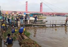Hari Bumi Jadi Momentum Bersih Sungai Musi
