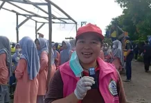 Komunitas Lingkungan Ikut Bersihkan Sungai Musi di Hari Bumi