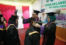 Haru dan Bahagia Warnai Wisuda Lansia di OKU