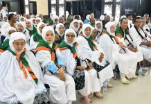 Jemaah Kloter 11 Kenakan Pakaian Ihram dari Asrama Haji