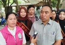 Kemenag Sumsel, REBN dan Umat Buddha, Tuang Eco Enzyme Jaga Lingkungan Sambut Waisak