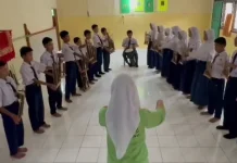Ahmad Naufal Kembangkan Bakat Siswa lewat Angklung