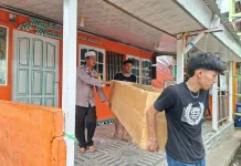 Polsek Banyuasin II Serahkan Bantuan Peti Jenazah Warga Sungsang