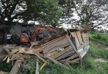 Satpol PP Bongkar Pondok Liar di DAS Jakabaring