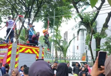 Wahana Flying Fox Gratis Damkar Jadi Favorit di CFD Palembang
