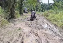 Jalan menuju Kantor Lurah Keramat Raya Rusak Parah
