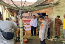 Polres Muratara Bagikan Sembako dan Bedah Rumah Warga