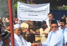 Wako Prabumulih Serahkan Sapi Presiden di Kelurahan Tanjung Rambang