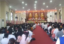 Ribuan Umat Buddha Ikuti Rangkaian Ibadah Waisak di Wihara Dharmakirti Palembang