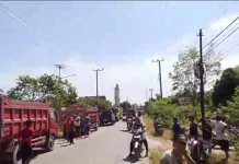 Warga Talang Buluh Protes Truk Tanah yang Ugal-Ugalan