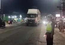 Kabel Menjuntai di Jalintim Banyuasin Picu Kepadatan Lalu Lintas