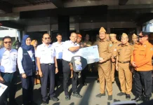 KAI Serahkan Ambulans dan Toilet untuk Penanggulangan Bencana Muara Enim