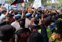Personel Gabungan Amankan Demo Mahasiswa di DPRD Sumsel