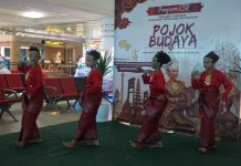Bandara SMB II Bina Sanggar Seni dengan Program Pojok Budaya