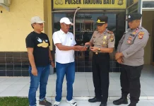 Kepala Desa Serahkan Senjata Api Rakitan Milik Warga ke Polisi