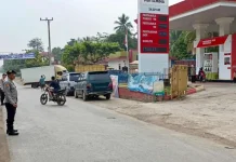 Polsek Baturaja Barat Jaga Kelancaran Antrean BBM Subsidi di SPBU Batu Putih