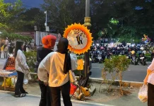 Mirror Selfie Bunga Matahari Ramaikan Kawasan Kambang Iwak