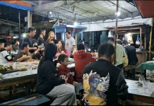Angkringan Sederhana Kuto Jadi Favorit Warga Bersantai