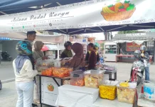Viral di TikTok, Asinan Padat Raya Raup Omzet Rp8 Juta Sehari