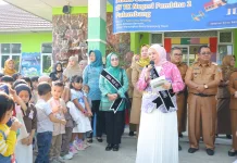 Bunda PAUD Palembang Tinjau MPLS, Tekankan Sekolah Ramah Anak