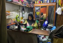 Jasa Permak Seragam Sekolah Ramai jelang Masuk Sekolah