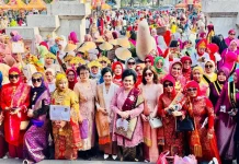 Parade Kebaya Songket di Palembang Sukses Pecahkan Rekor MURI