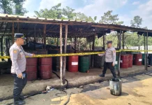 Polsek Sanga Desa Tindak Tiga Lokasi Penyulingan Minyak Ilegal