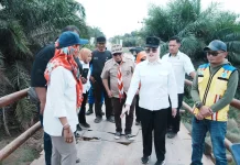 Jembatan Penghubung Desa Rusak, Pemkab Banyuasin Pasang Tambal Plat Besi