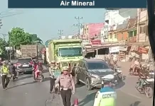 Bukan Pungli, Video Polisi Bawa Kardus Ternyata Berisi Makanan untuk Pengendara