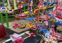 Kapal Telok Abang Warnai Tradisi 17 Agustus di Palembang