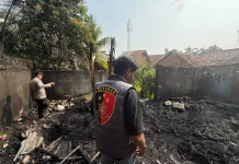 Kebakaran Dekat Permukiman Prabumulih Dipadamkan dalam 40 Menit