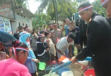 Hadapi Kemarau Panjang, Kapolres Empat Lawang Salurkan Air Bersih dan Sembako