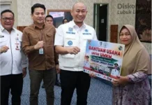 Pemkot Lubuklinggau Serahkan Bantuan Modal Usaha kepada 120 Pelaku UMKM