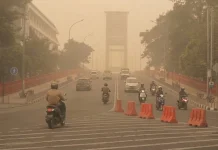 Kabut Asap Karhutla Mengintai, Ini Panduan Aman Naik Motor dari Expert