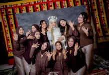 Tren Mahogany Jadi Pilihan Elegan Bridesmaid Masa Kini