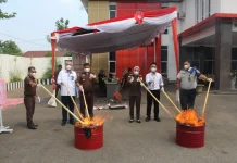 Kejari Banyuasin Musnahkan Barang Bukti Berkekuatan Hukum