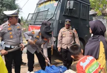Kemarau Panjang, Polres Ogan Ilir Salurkan Air Bersih dan Layanan Kesehatan Warga