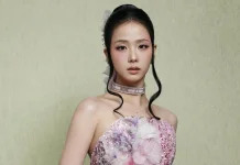 Jisoo Bintangi Kampanye Terbaru Self-Portrait