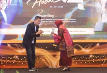 Wali Kota Palembang dan Istri Raih Penghargaan di 9.9 Awarding