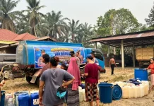 Kekeringan di Muba, Polisi Salurkan Bantuan 10.000 Liter Air Bersih
