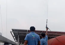 DLHP Sumsel dan REBN Semprot Eko-Enzim di 30 Titik untuk Kurangi Dampak Kabut Asap