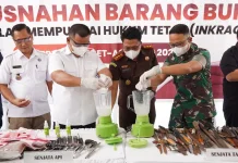 Kejari OKI Musnahkan Ratusan Gram Narkotika dan Senjata