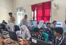 Polisi Dampingi 25 Siswa Belitang II Belajar Teknologi AI